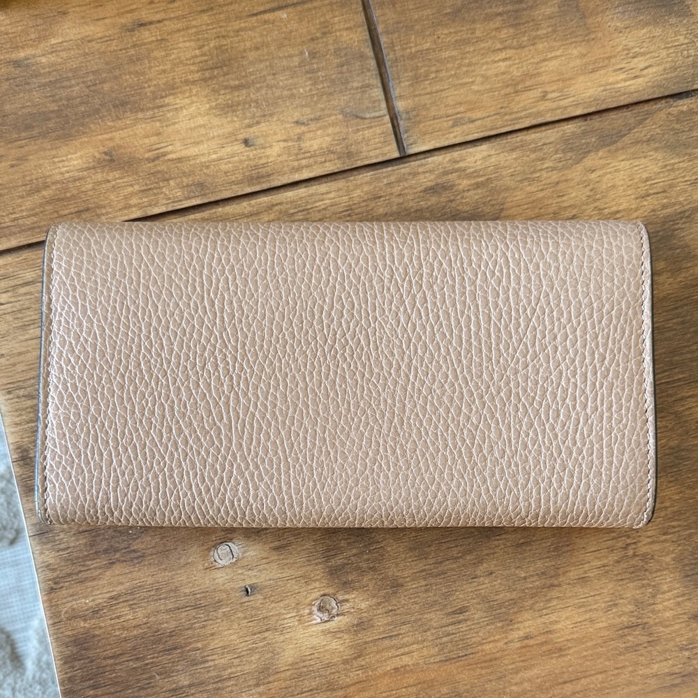 Authentic GUCCI Interlocking GG Beige Leather Long Bifold Wallet - Picture 5 of 10